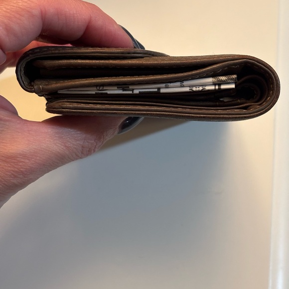 Burberry Compact Wallet EUC - Picture 6 of 7